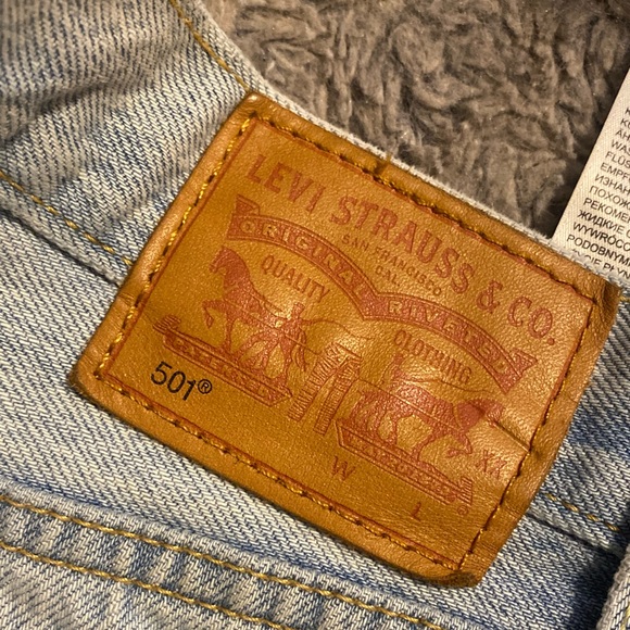 levi 501 denim shorts - Picture 3 of 6